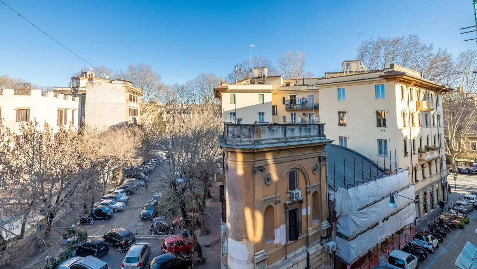 New Trastevere Home: Big, Elegant, Comfy Apartment Rome